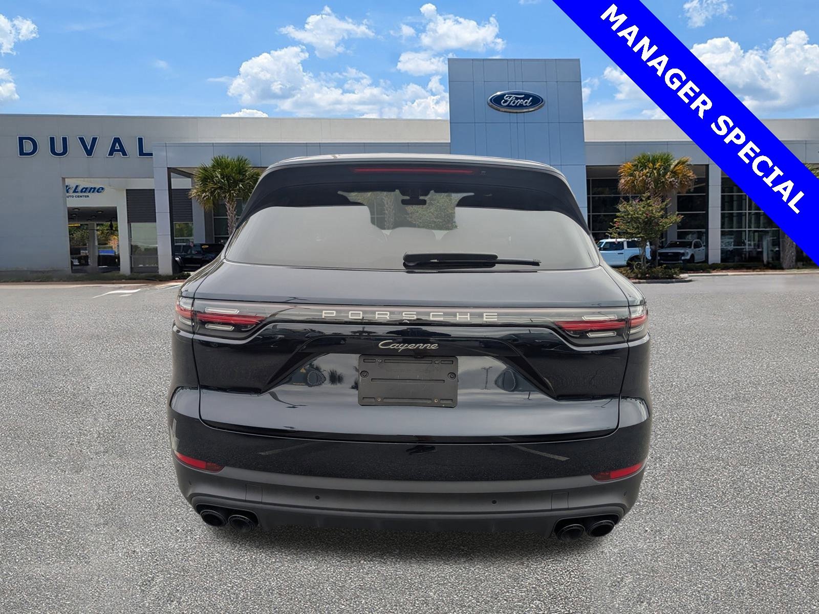 Used 2023 Porsche Cayenne Platinum Edition image 5