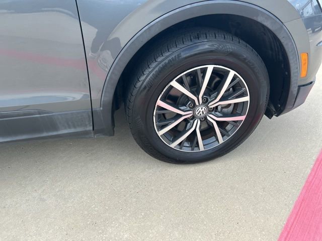 Used 2019 Volkswagen Tiguan SE w/ Panoramic Sunroof Package FWD image 15