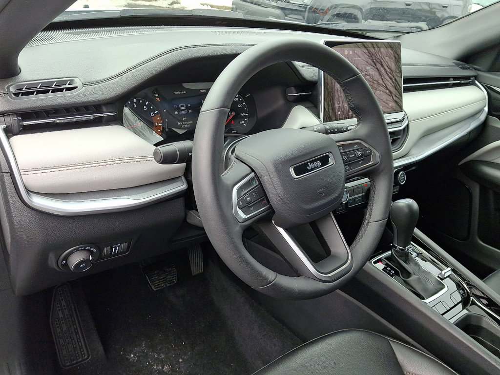 Used 2024 Jeep Compass Limited image 25