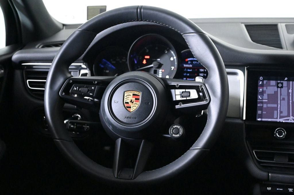 Certified 2026 Porsche Macan AWD/4WD image 12