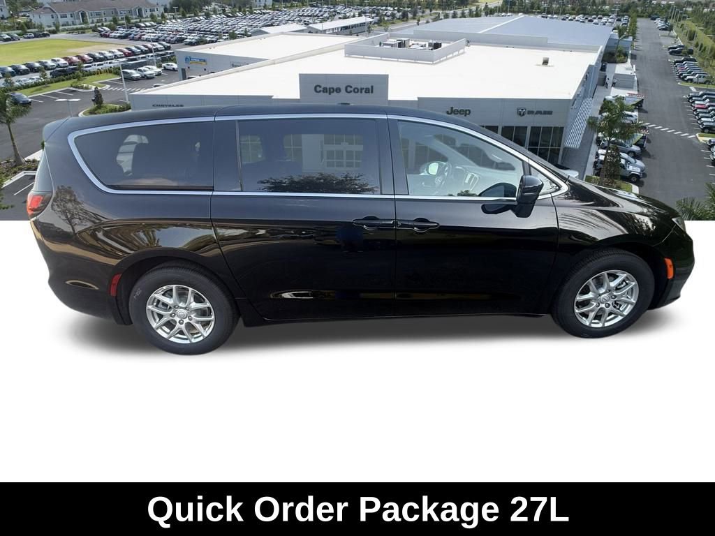 New 2026 Chrysler Pacifica Select image 3