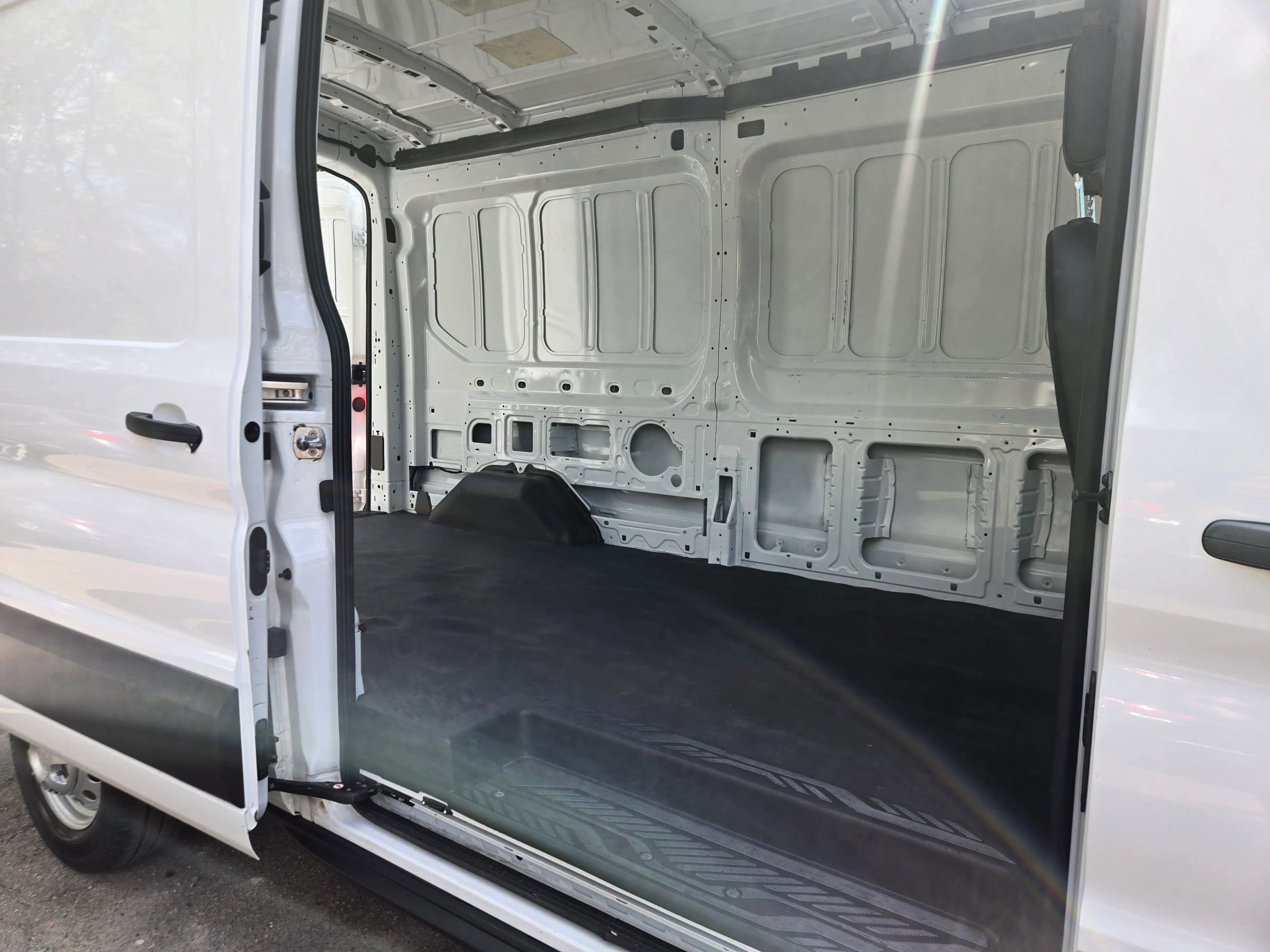 Used 2023 Ford Transit 250 Medium Roof AWD image 13