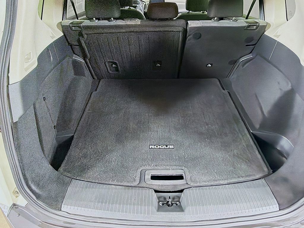 Used 2023 Nissan Rogue SV image 13