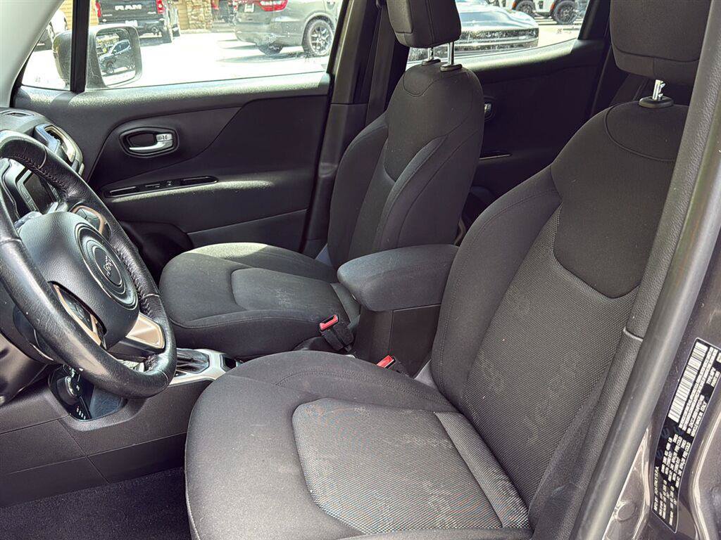 Used 2017 Jeep Renegade Latitude AWD/4WD image 45