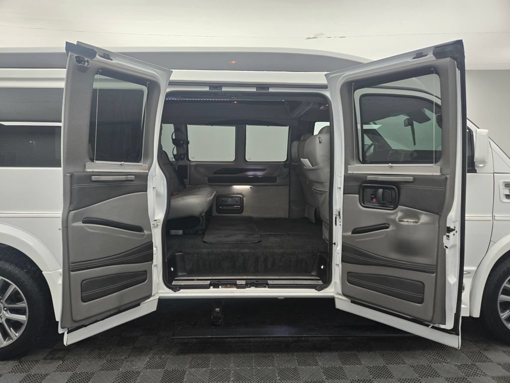 Used 2020 Chevrolet Express 2500 Extended RWD image 41