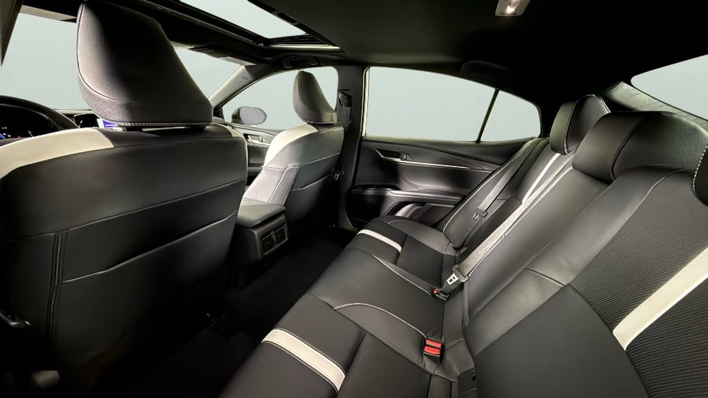Used 2025 Toyota Camry SE w/ Convenience Package FWD image 27
