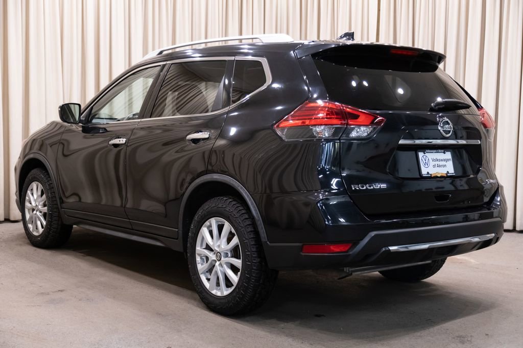 Used 2017 Nissan Rogue SV image 5
