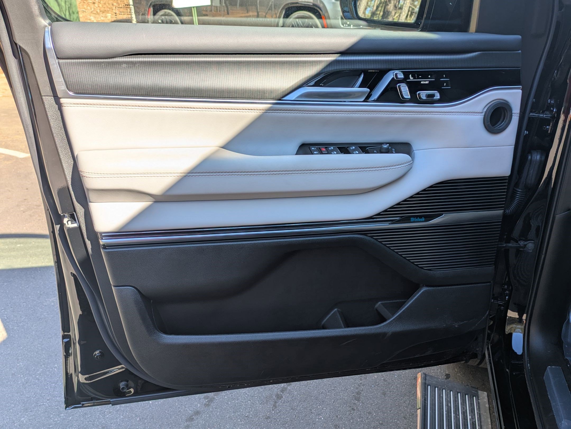 New 2026 Jeep Grand Wagoneer L Summit w/ Rear Seat Video Group I image 20