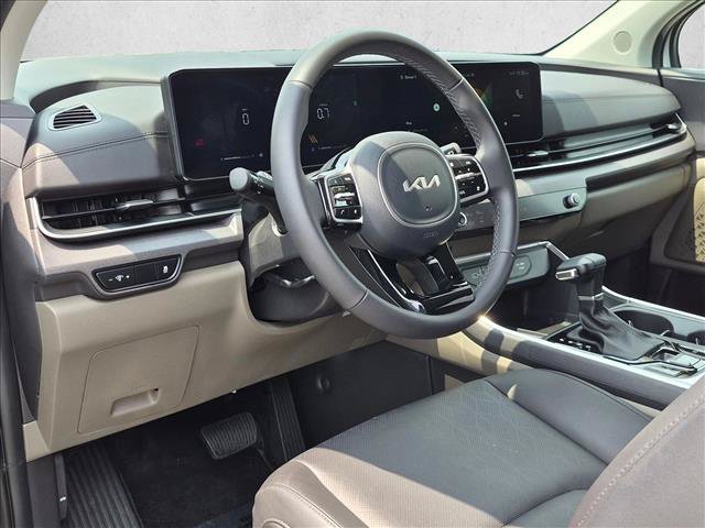 Used 2025 Kia Carnival EX FWD image 10
