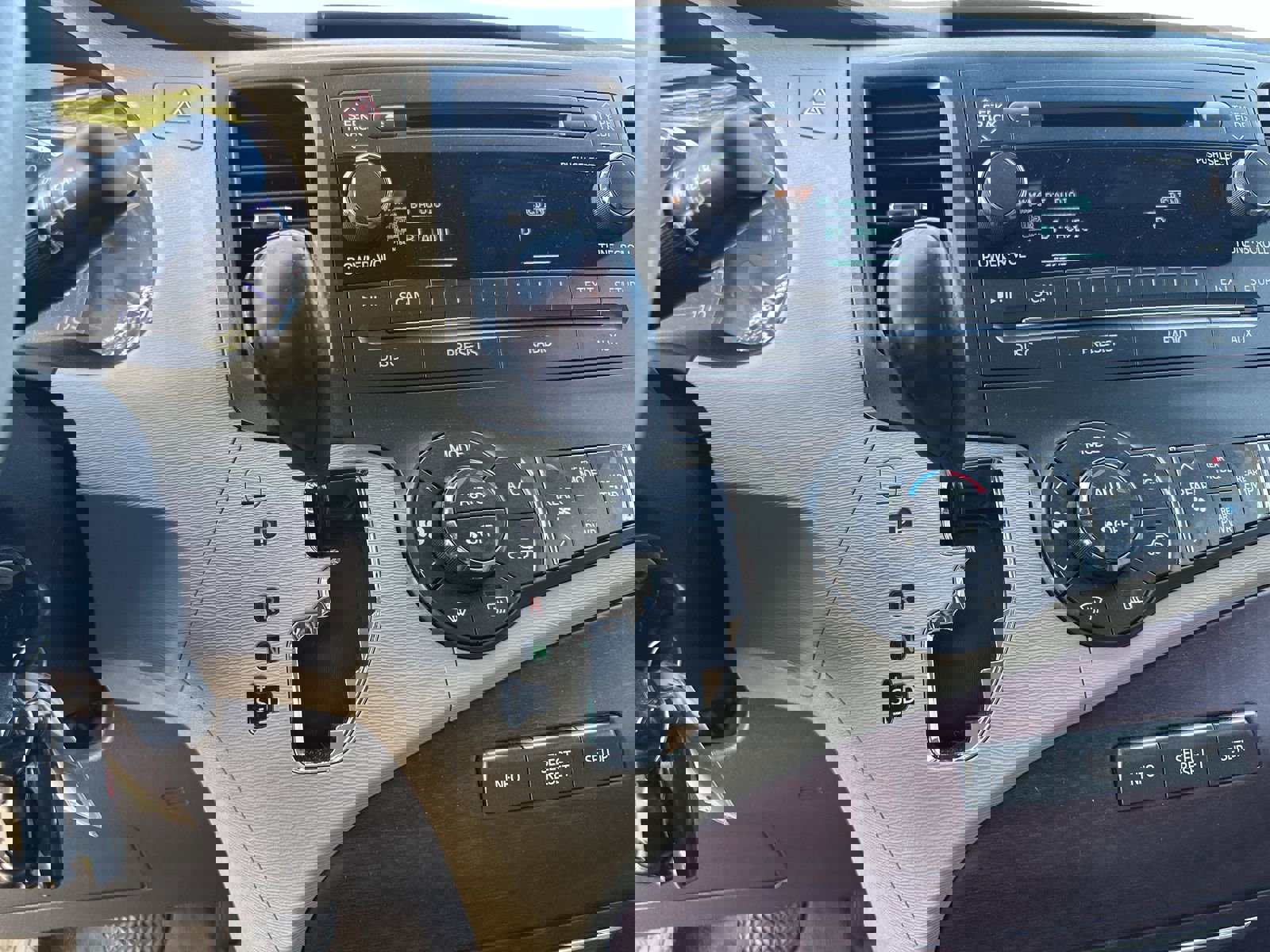 Used 2014 Toyota Sienna XLE image 15