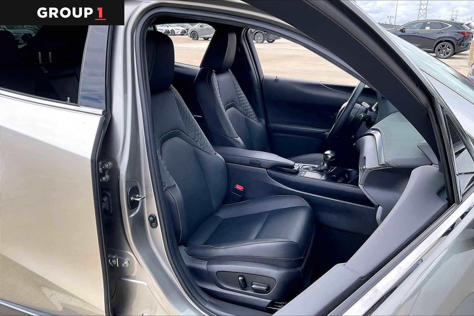 Used 2020 Lexus UX 200 w/ Premium Package image 8