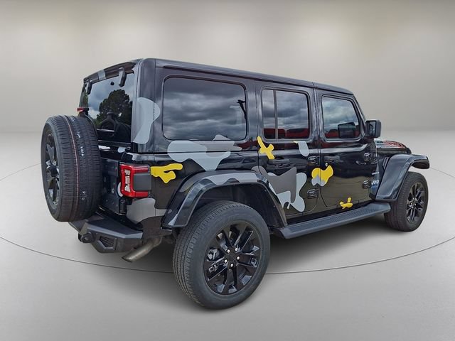 Used 2021 Jeep Wrangler Unlimited Sahara w/ Cold Weather Group AWD/4WD image 11