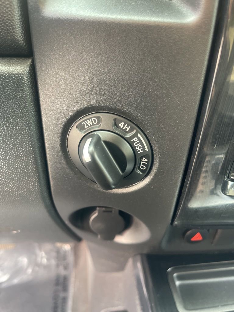 Used 2014 Nissan Titan SV w/ SV Value Truck Package image 17