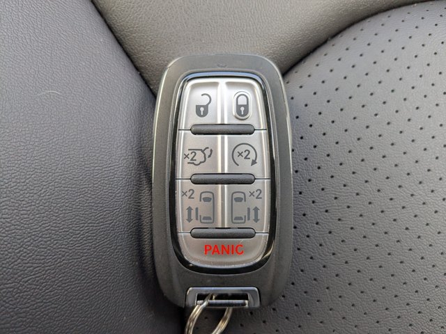 New 2026 Chrysler Pacifica Select FWD image 31