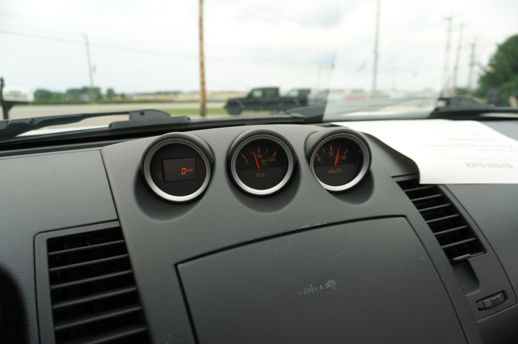 Used 2004 Nissan 350Z Enthusiast RWD image 16