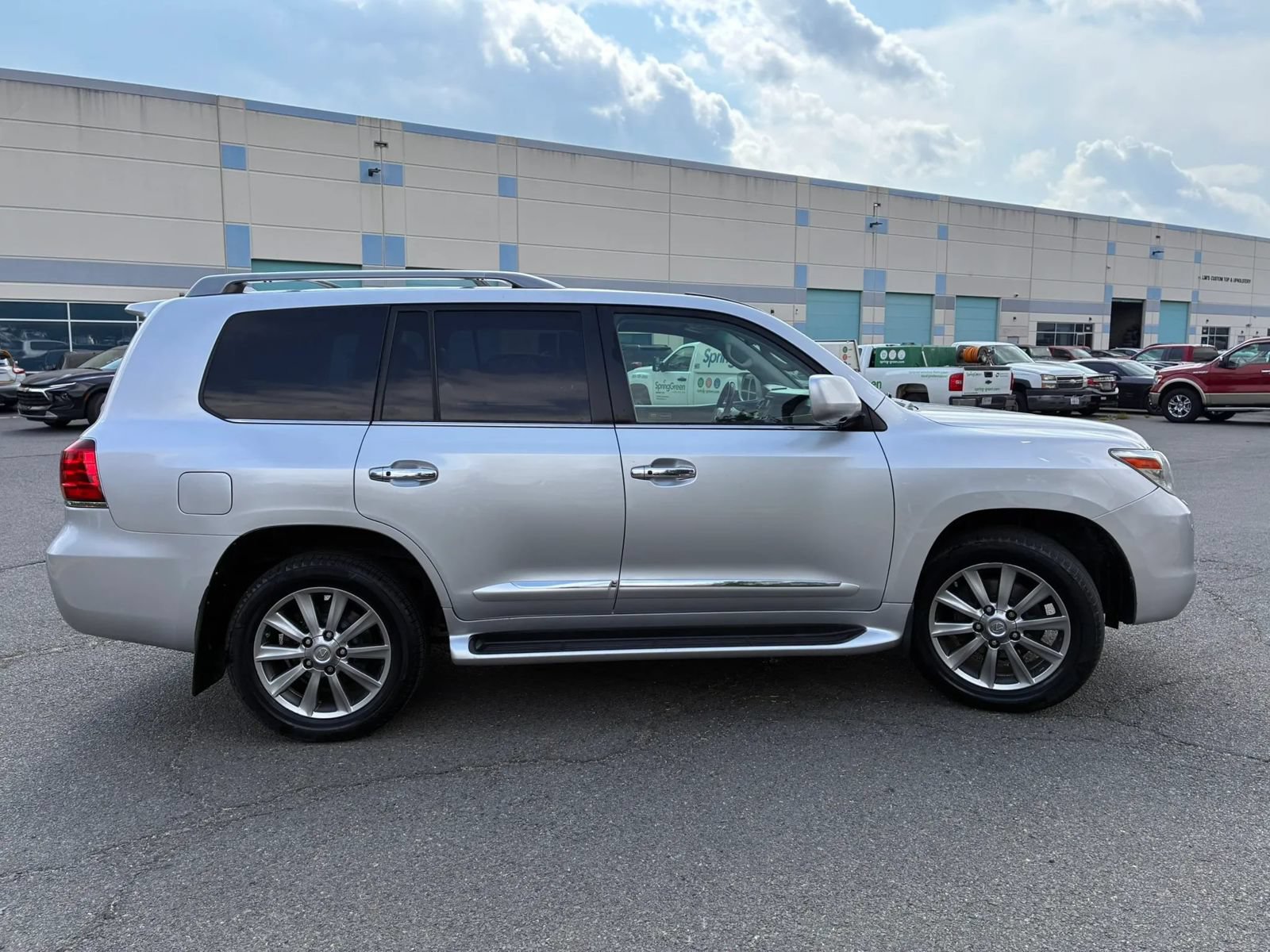 Used 2011 Lexus LX 570 4WD w/ Luxury Pkg image 10