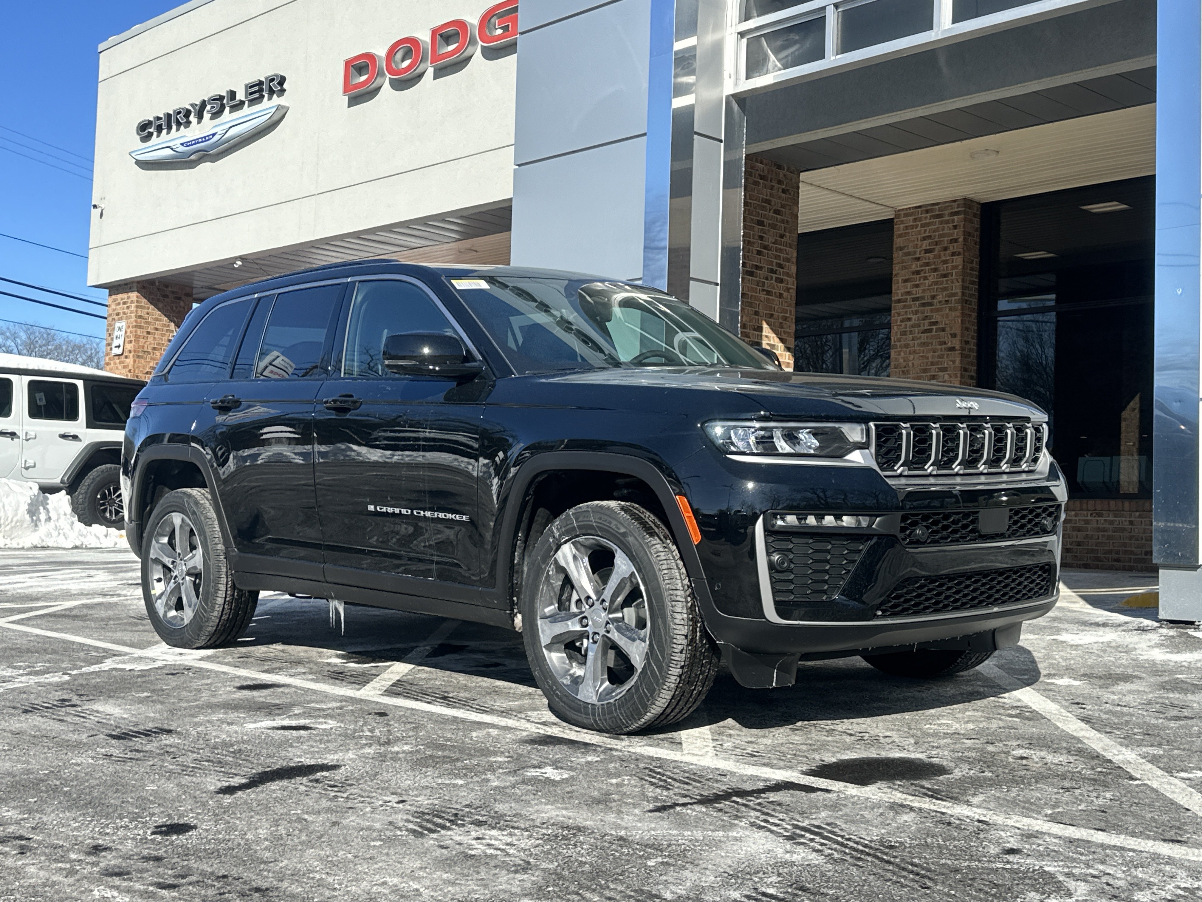 New 2026 Jeep Grand Cherokee Limited w/ Luxury Tech Group II AWD/4WD image 21