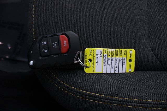 Used 2025 Jeep Wrangler Unlimited Sahara image 7