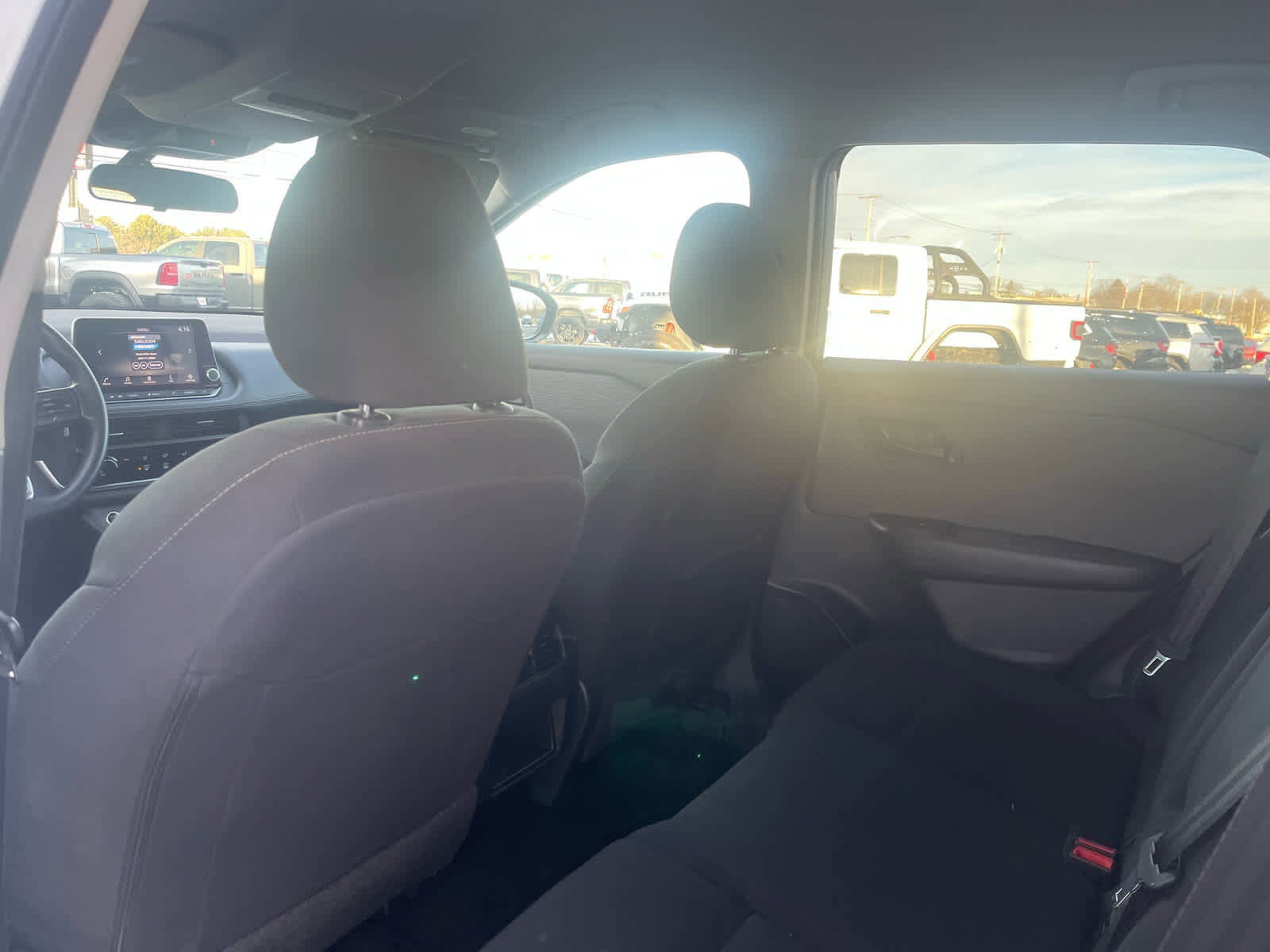 Used 2023 Nissan Rogue S image 16