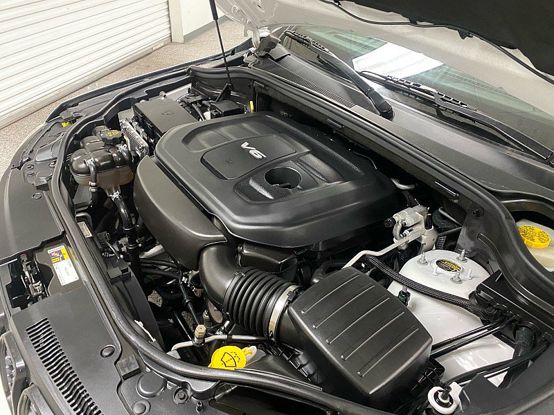 Used 2019 Jeep Grand Cherokee Laredo image 18