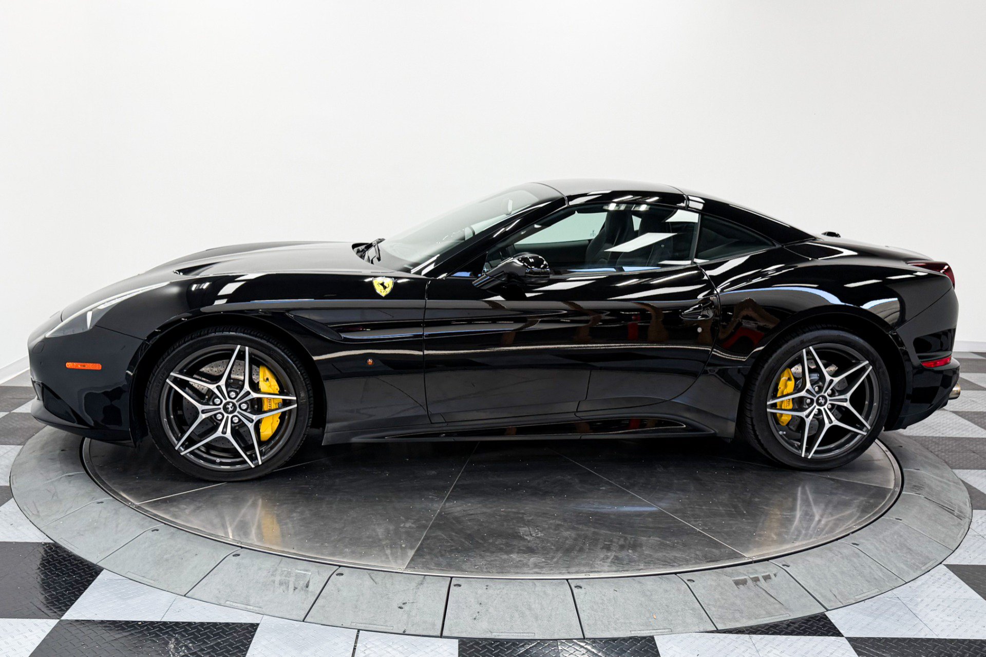 Used 2016 Ferrari California T RWD image 26
