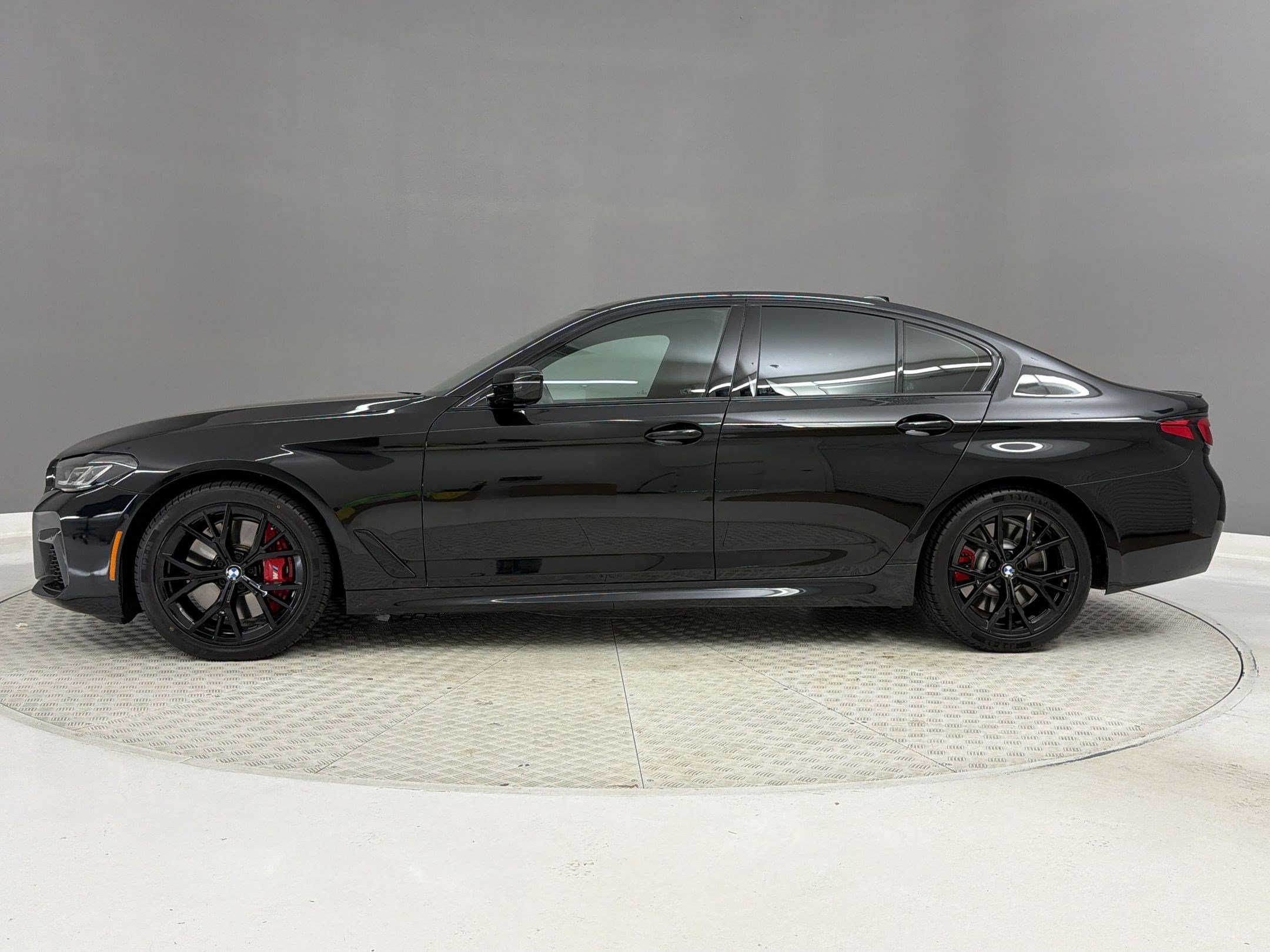 Used 2023 BMW 540i w/ M Sport Package RWD image 2