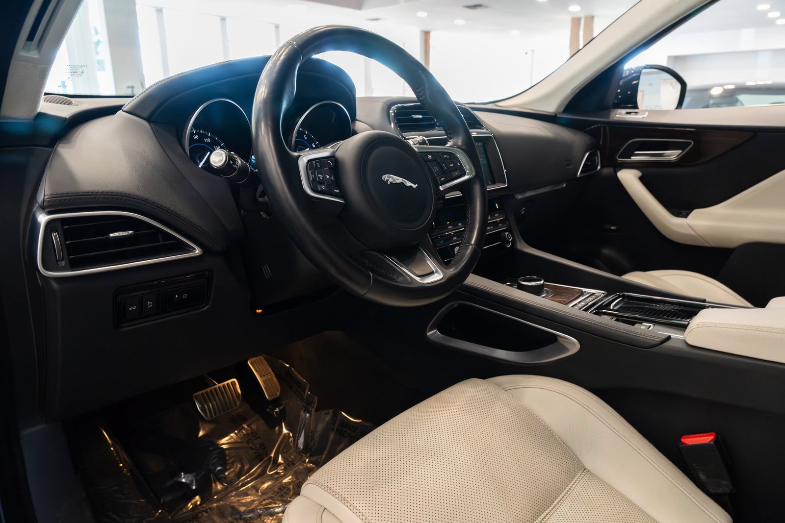 Used 2019 Jaguar F-PACE Prestige AWD/4WD image 18