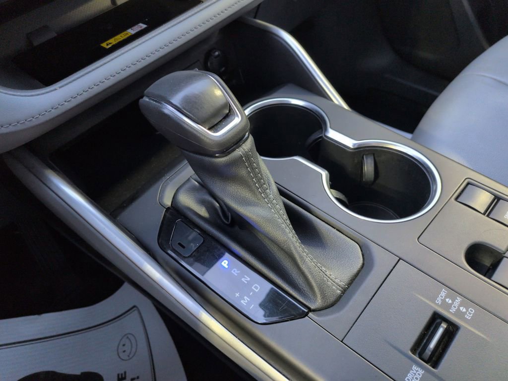 Used 2023 Toyota Highlander XLE image 24