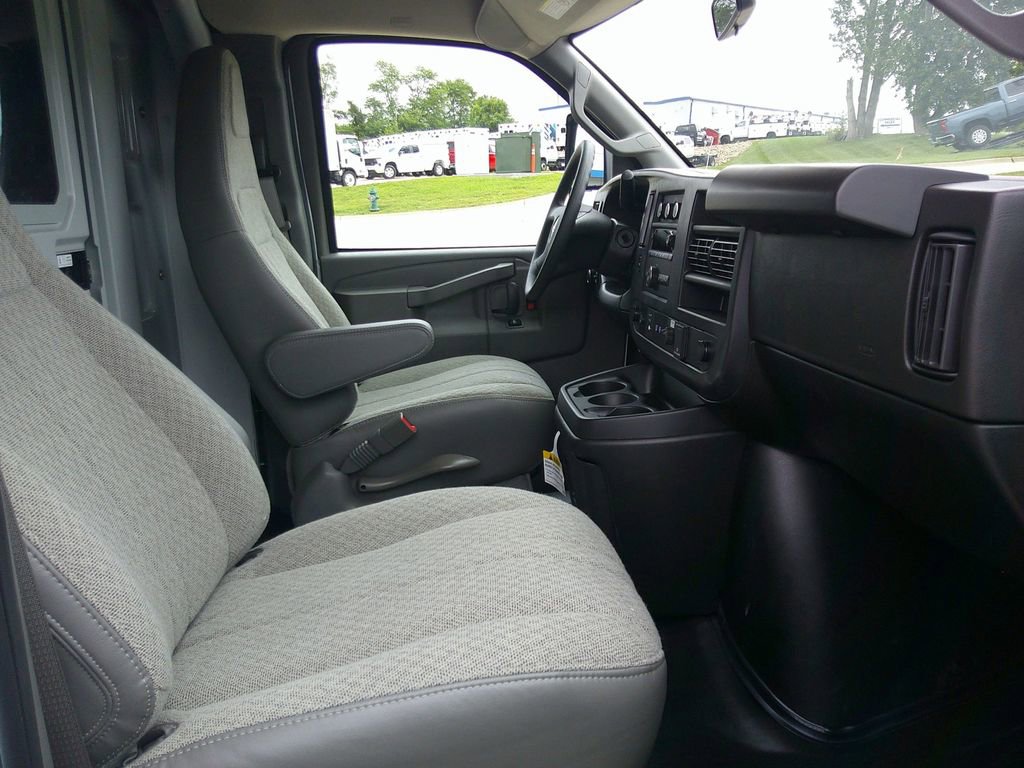 New 2025 GMC Savana 3500 w/ Power Convenience Package image 7