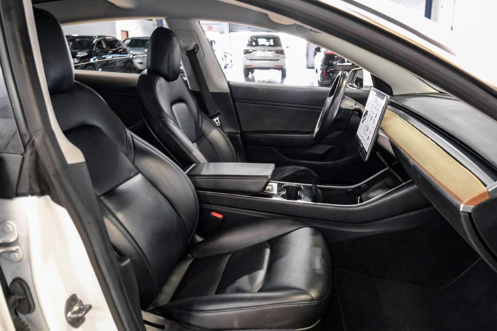 Used 2018 Tesla Model 3 Long Range RWD image 26
