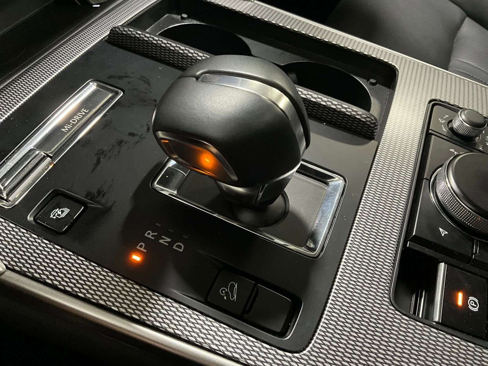 Used 2025 MAZDA CX-70 Plug-In Hybrid w/ Premium Pkg image 14