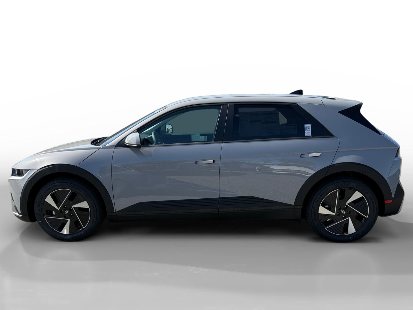 New 2025 Hyundai Ioniq 5 SE image 2