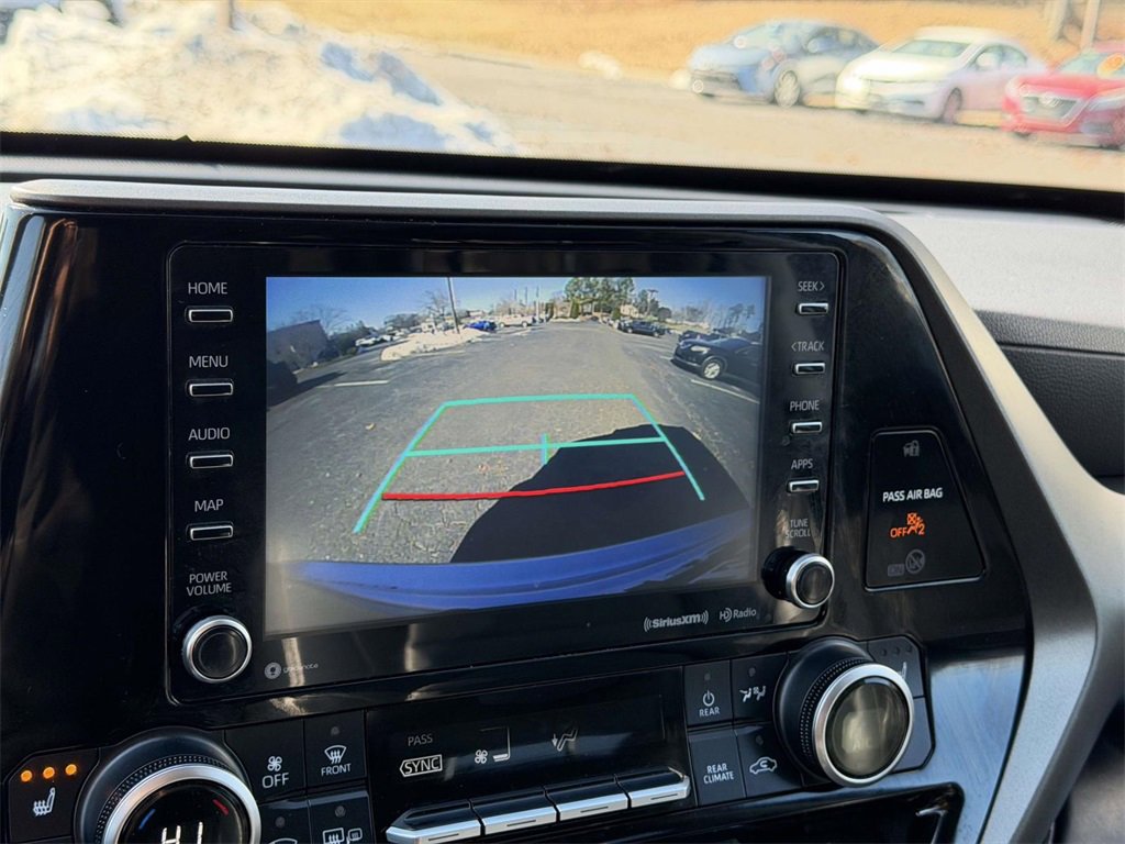 Certified 2021 Toyota Highlander XLE image 4