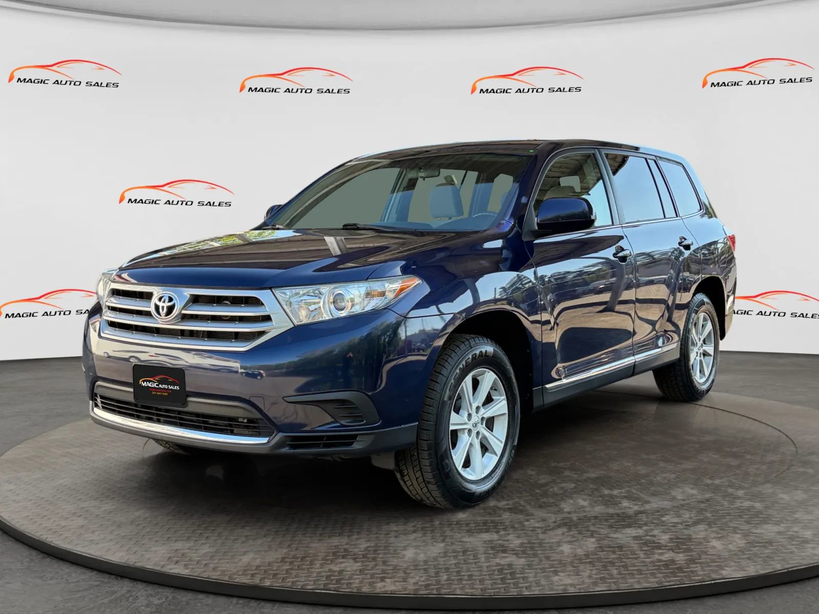 Used 2013 Toyota Highlander 4WD w/ Cold Weather Pkg image 1