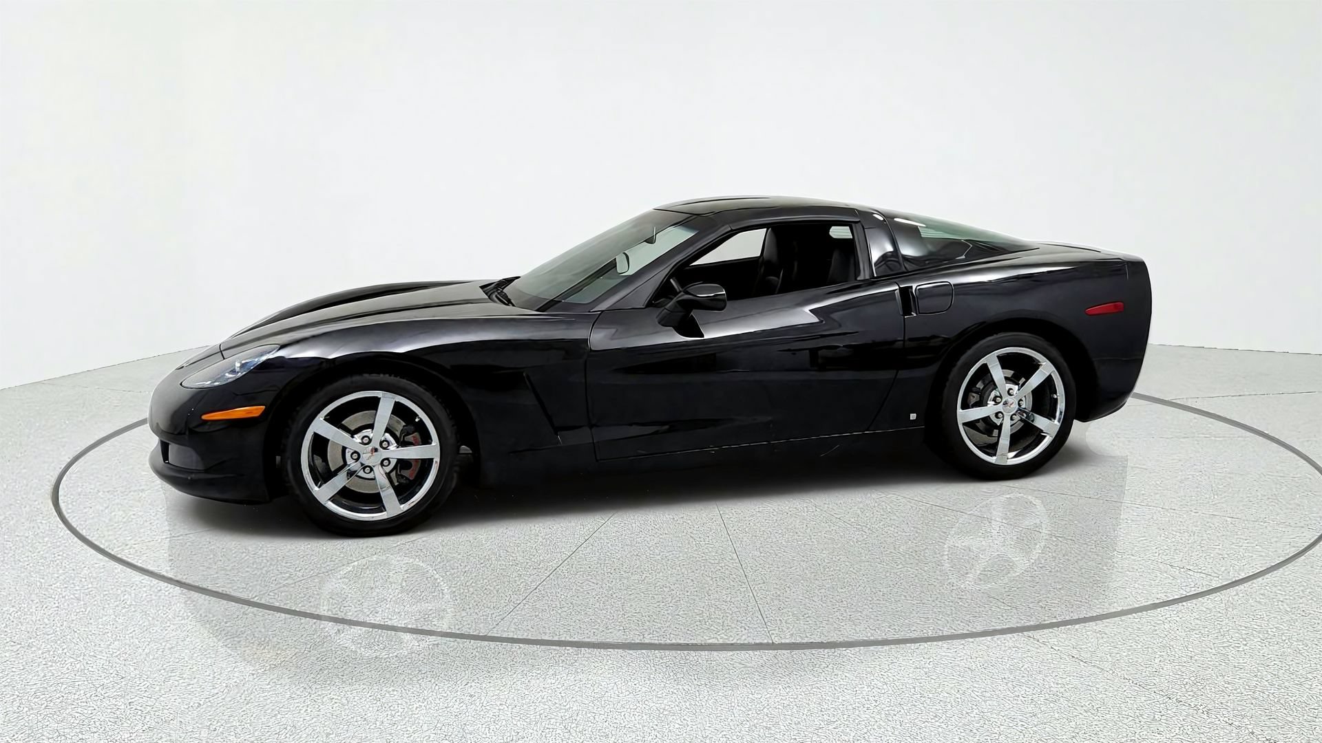 Used 2009 Chevrolet Corvette Coupe RWD image 2