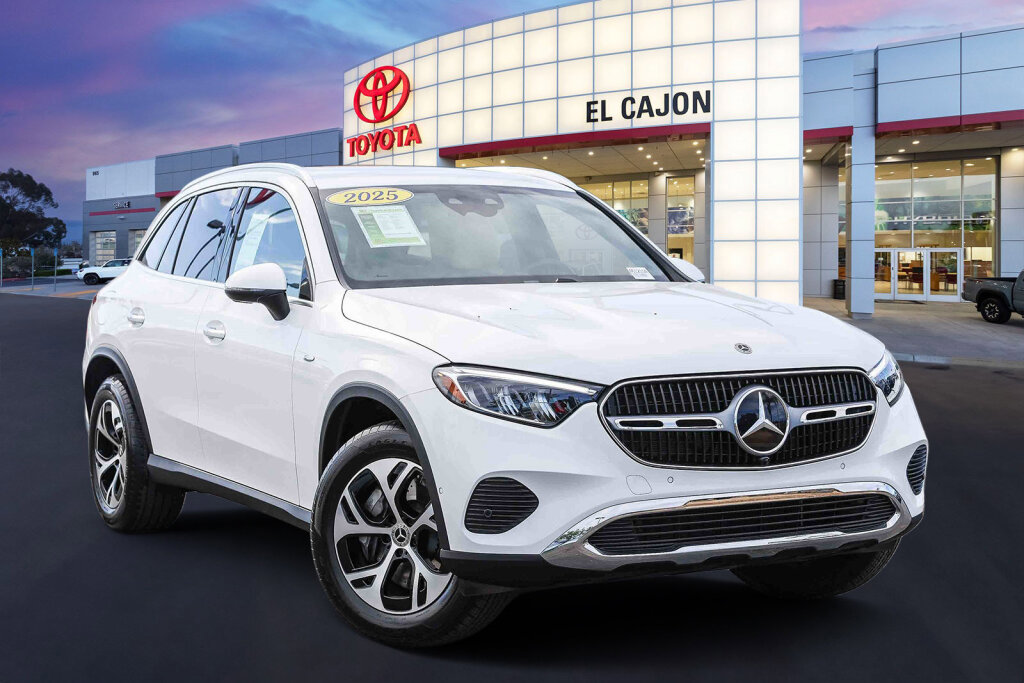 Used 2025 Mercedes-Benz GLC 350e 4MATIC image 1