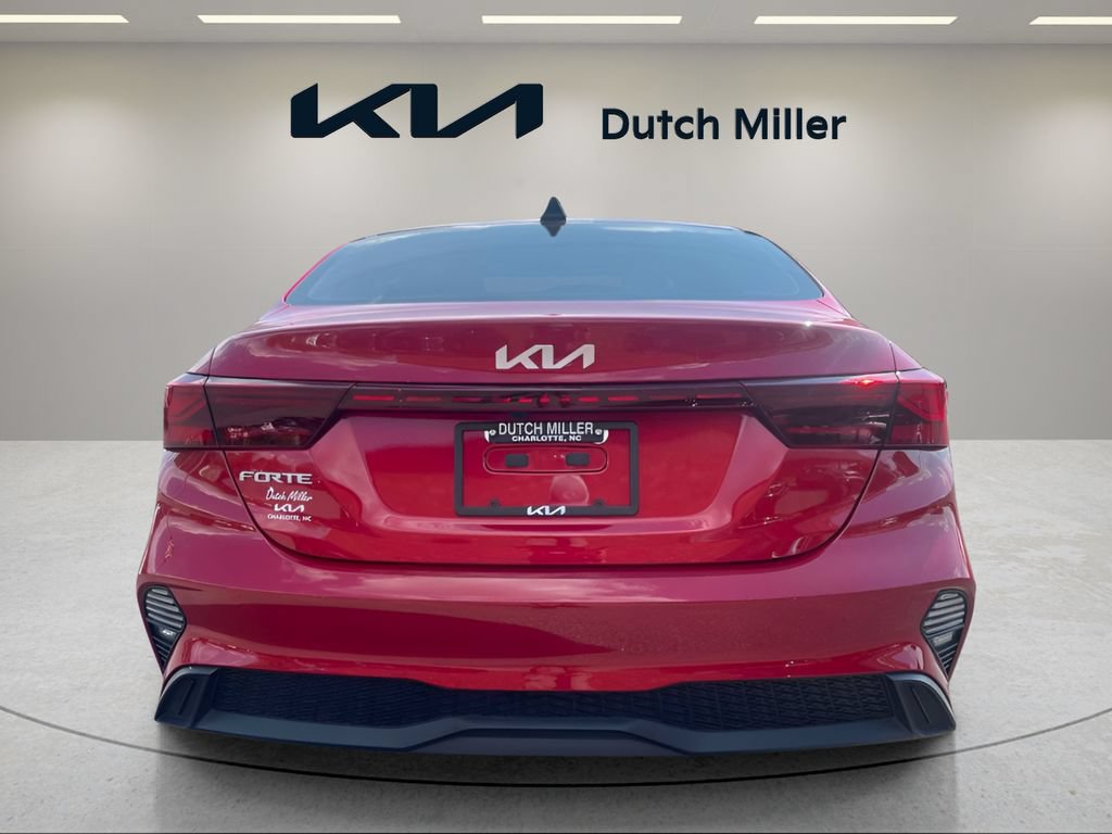 Used 2022 Kia Forte LXS FWD image 3