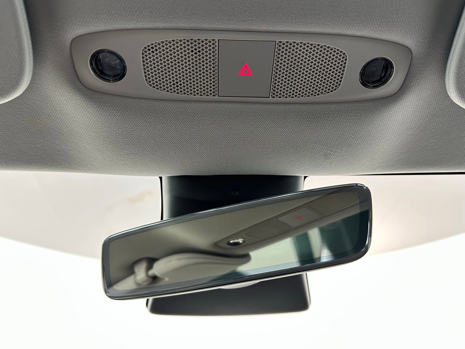 Used 2018 Tesla Model 3 Mid Range image 17