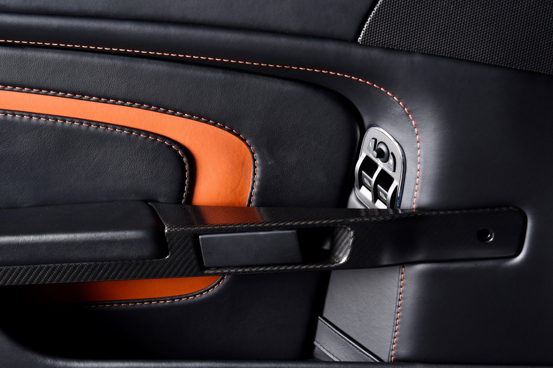 Used 2017 Aston Martin V12 Vantage S image 8