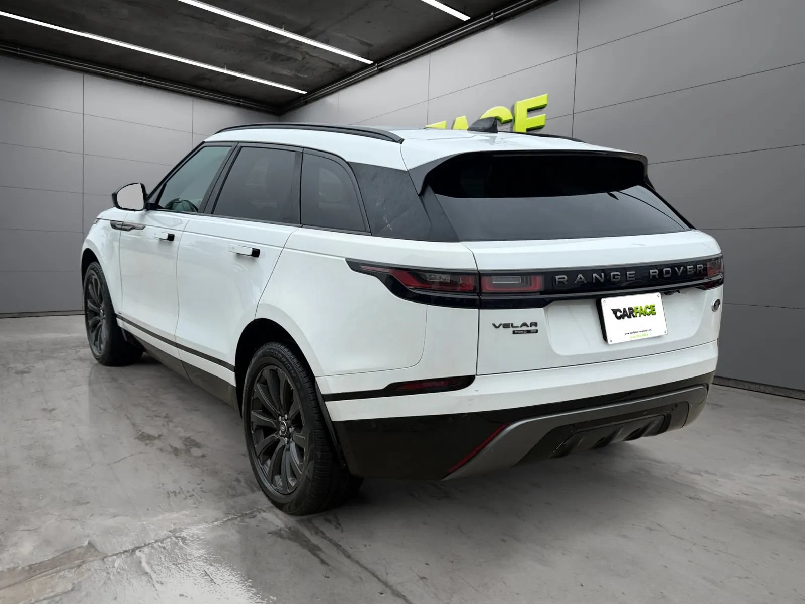 Used 2018 Land Rover Range Rover Velar R-Dynamic SE AWD/4WD image 8