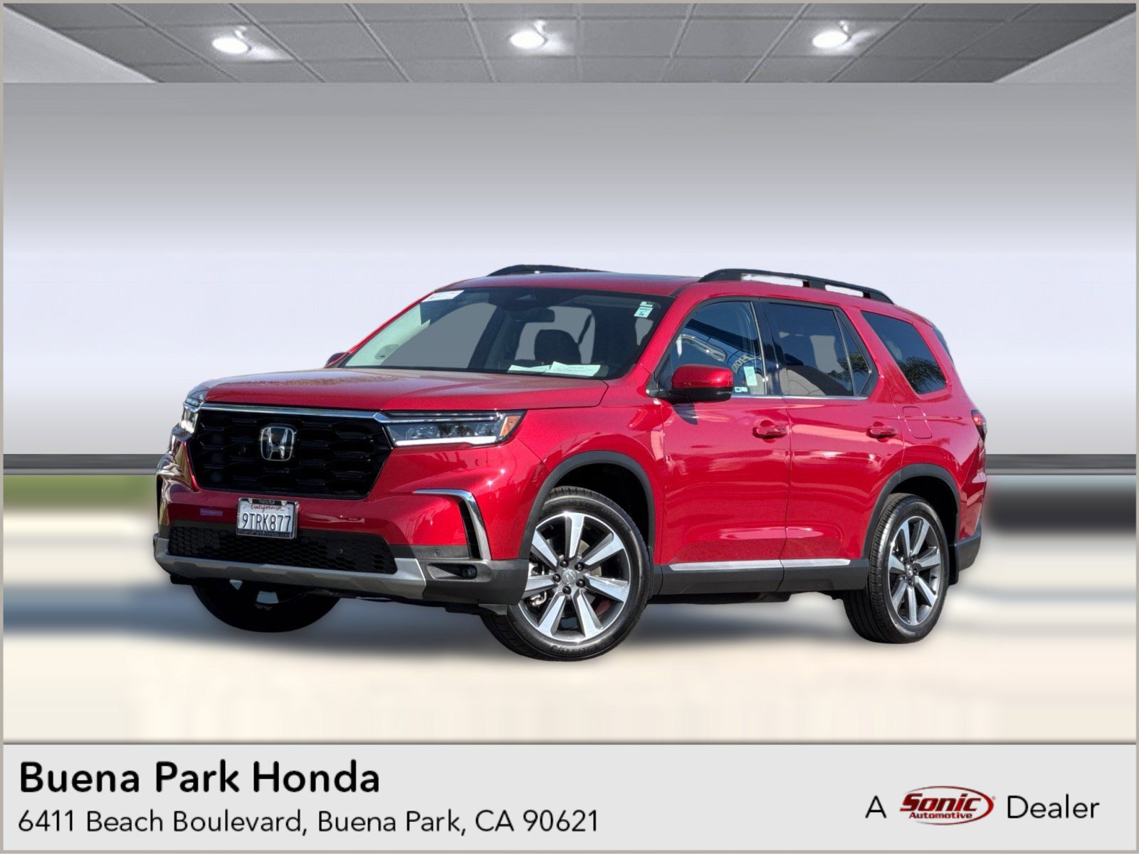 Certified 2025 Honda Pilot Touring image 1