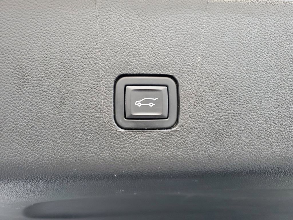 Used 2023 Chevrolet Traverse RS w/ LPO, Floor Liner Package image 33
