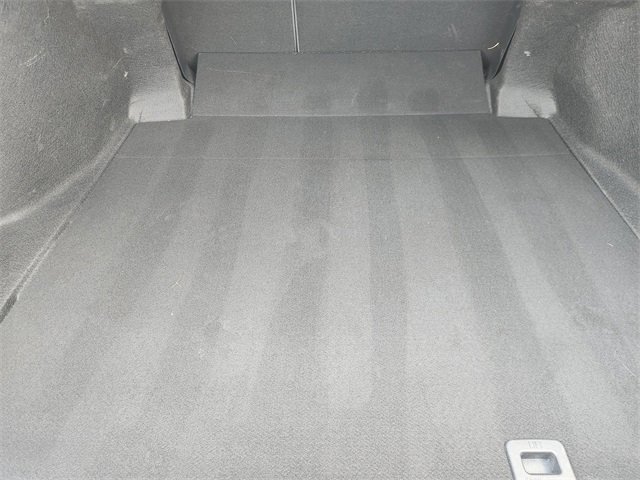 Used 2020 Toyota Camry SE w/ Sunroof Package FWD image 34