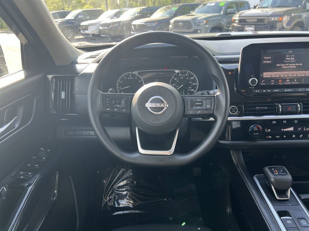 Used 2022 Nissan Pathfinder S AWD/4WD image 23