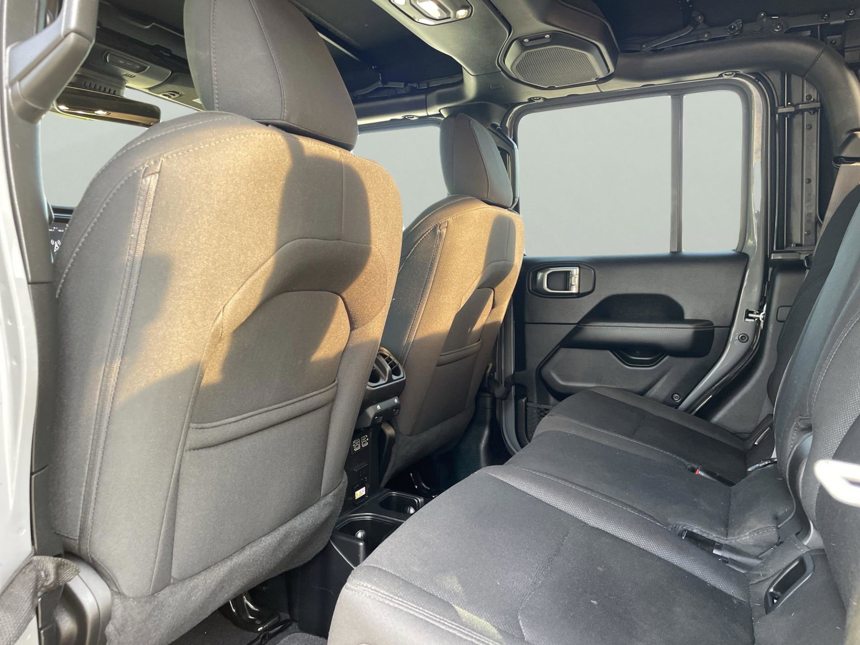 Used 2020 Jeep Gladiator Overland w/ Dual Top Group image 16