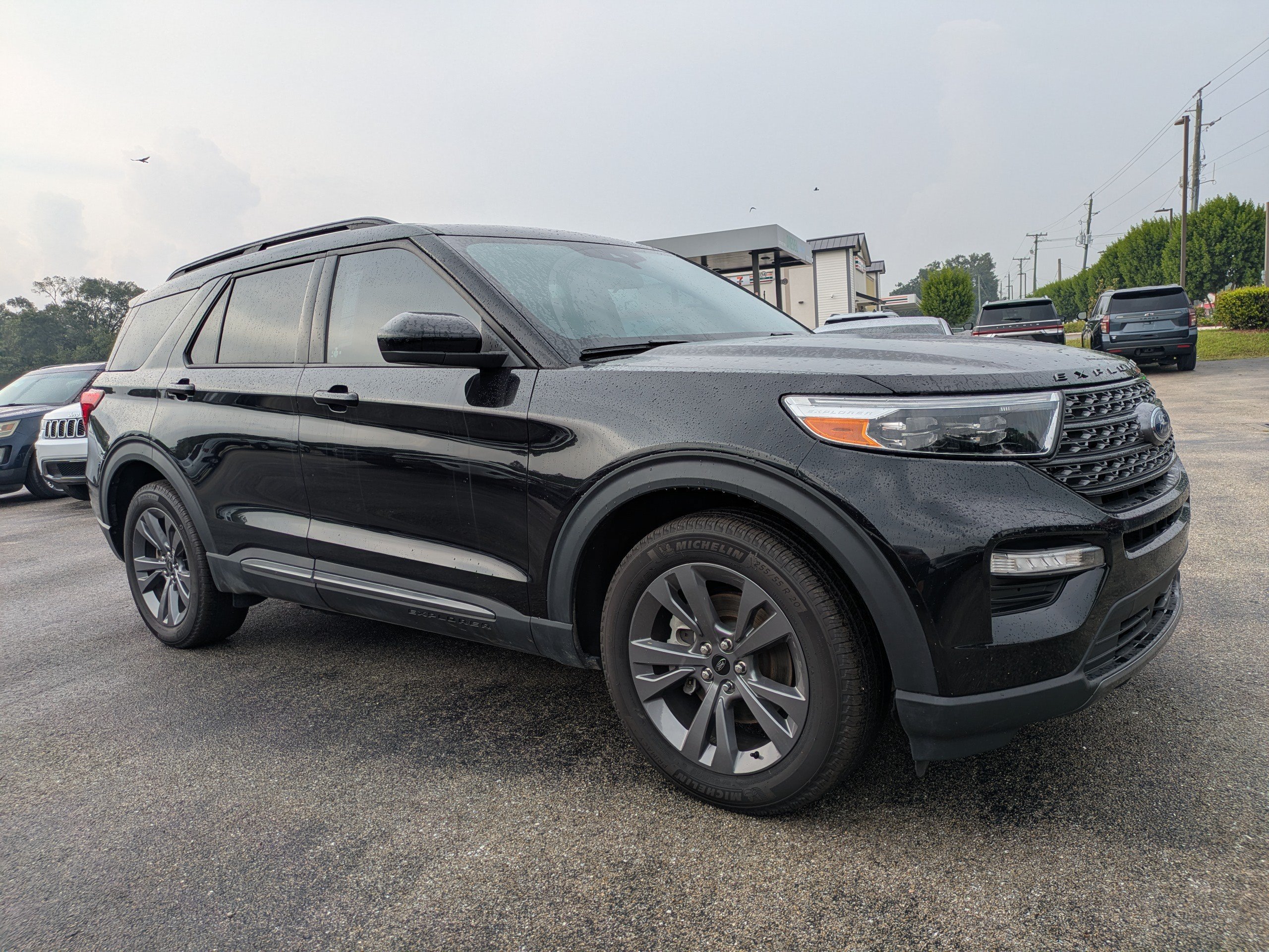 Used 2023 Ford Explorer XLT w/ Equipment Group 202A AWD/4WD image 3
