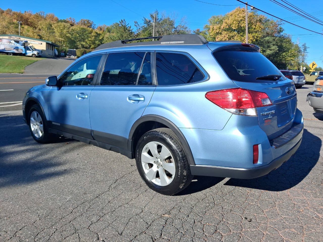 Used 2011 Subaru Outback 2.5i Premium w/ All-Weather Pkg AWD/4WD image 14
