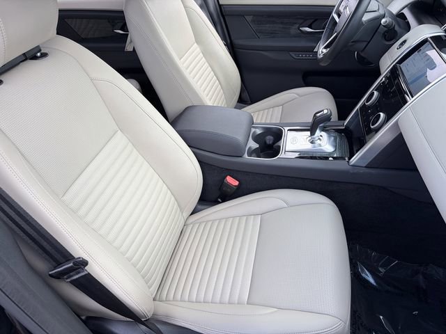 Used 2023 Land Rover Discovery Sport SE image 18