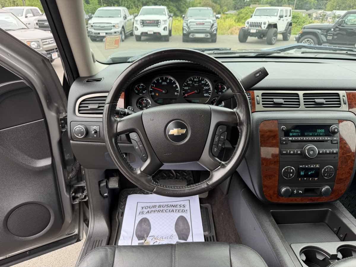 Used 2009 Chevrolet Silverado 3500 W/T AWD/4WD image 14