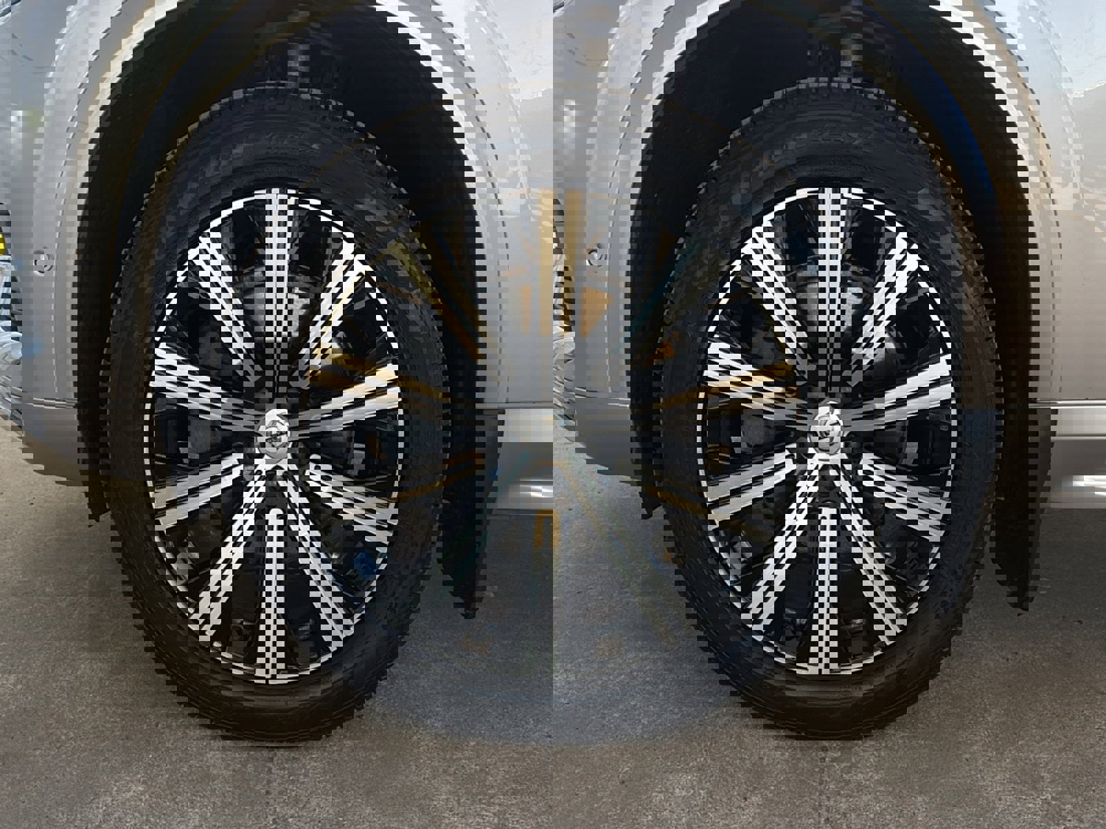 Used 2023 Volvo XC90 B6 Plus w/ Protection Package image 42